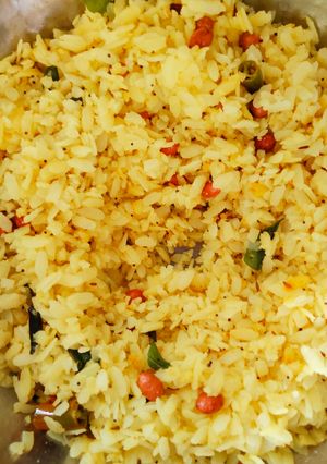 पोहे (pohe recipe in Hindi) रेसिपी मुख्य फोटो