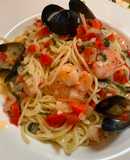 Pasta de camarones y almejas