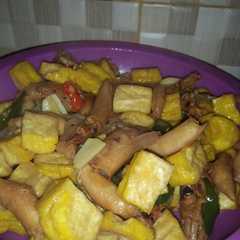 A picture of Tumis Cumi Asin Tahu Kuning.