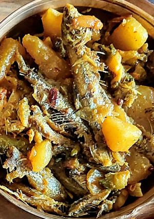 মৌড়ালা মাছের বাটি চচ্চড়ি (Mourala macher bati chorchori recipe in Bengali) রেসিপির প্রধান ছবি