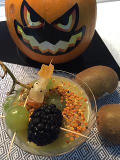 Una foto de Cocktail Jack Skeleton de kiwi y uva