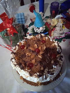 Una foto de Postre de 🧑🎄Navidad🧑🎄🍄🐞con, Nutella, almendras, café y opo