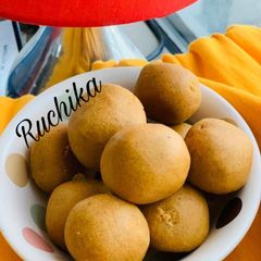 Besan laddoo A picture of Besan laddoo.