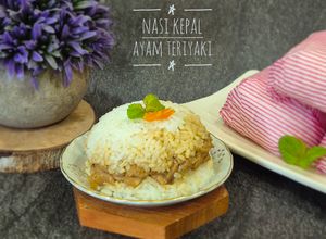 Foto resep Nasi Kepal Ayam Teriyaki