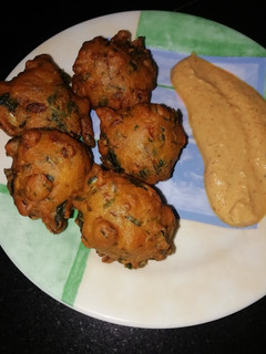 கீரை போண்டா(keerai bonda recipe in tamil) செய்முறை முக்கிய புகைப்படம்