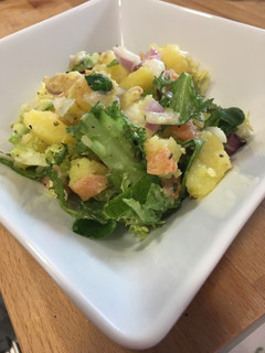 Una foto de Ensalada templada con patatas a la hierbabuena