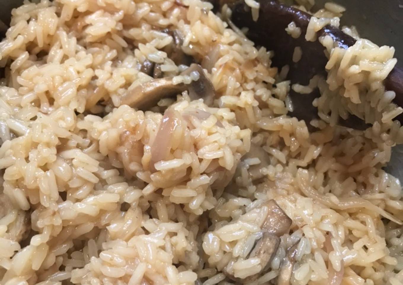 Arroz cremoso con champiñones y cebolla