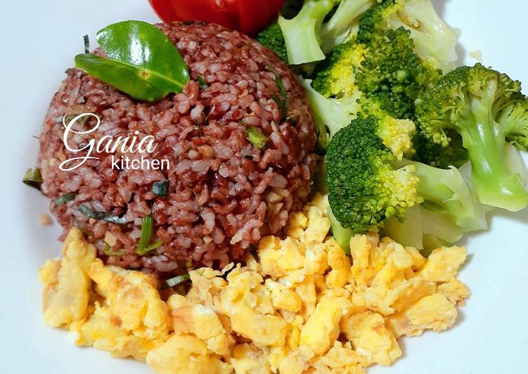 Nasi Merah Daun Jeruk