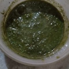 A picture of Dhaniya chutney.