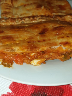 Una foto de Empanada de pisto y atún