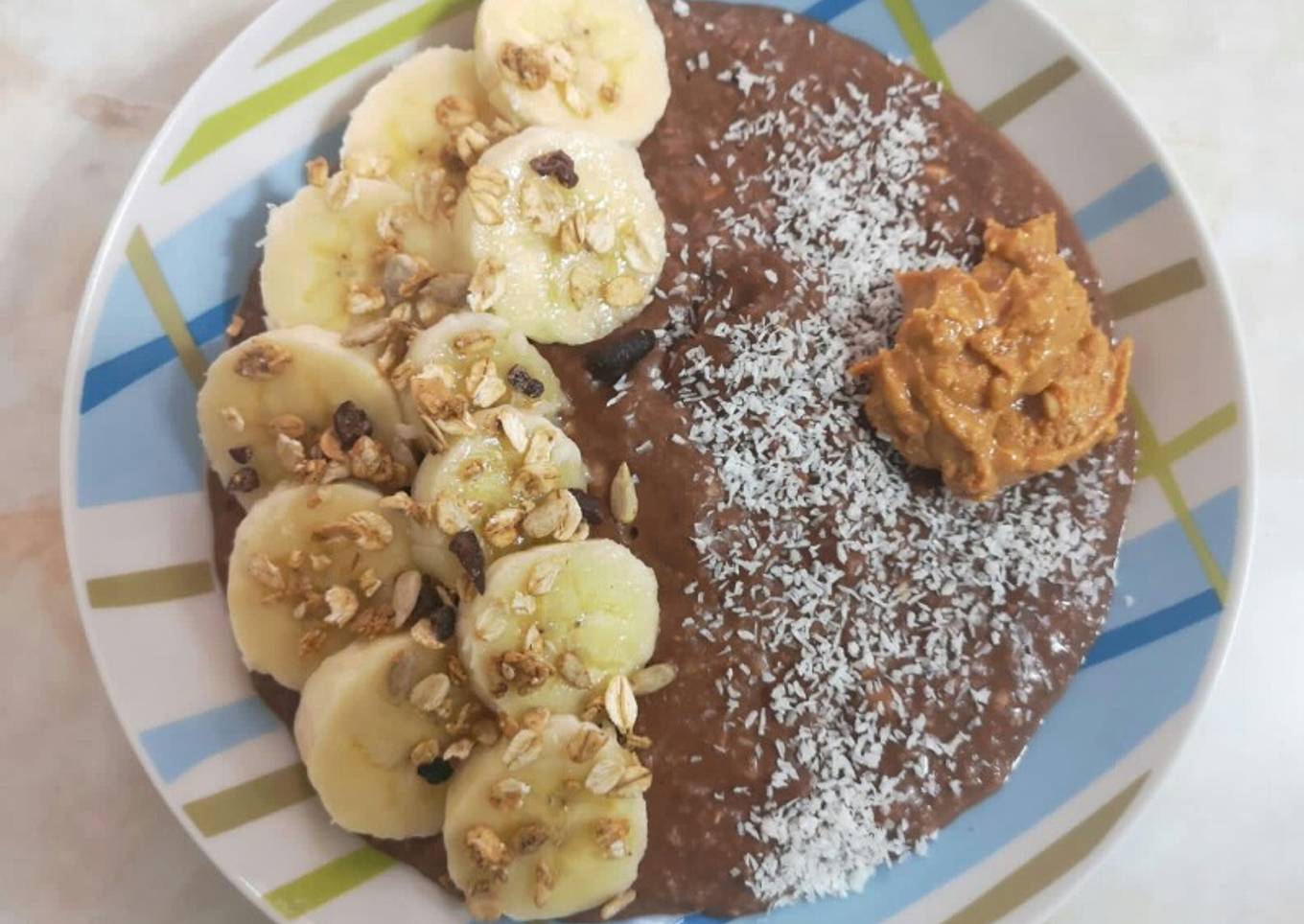 Desayuno saludable: avena con plátano y cacao
