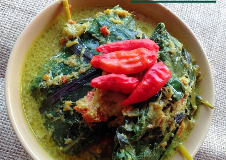 YUK DICOBA! Resep Rahasia Buntil Daun Talas