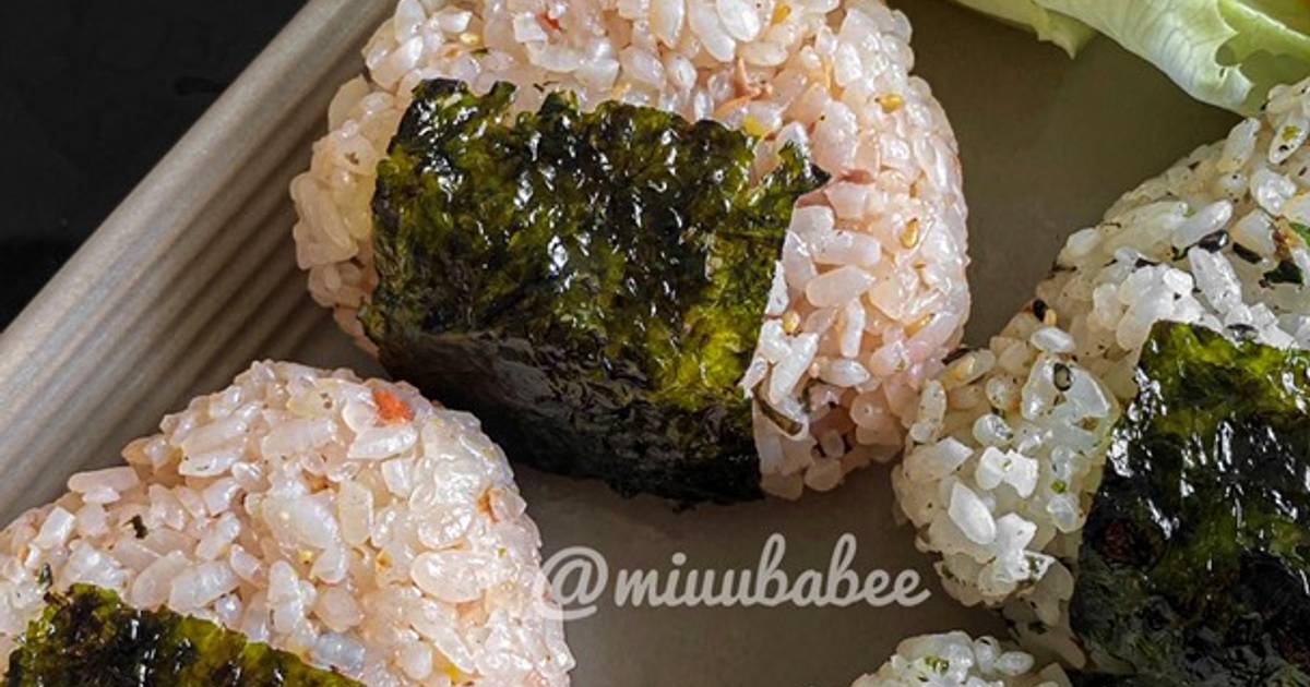 Cách Làm Món Cơm nắm cá ngừ Onigiri Nhật Bản của Miuu bé - Cookpad