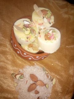 રાઈસ ફિરની કુલ્ફી(Rice firni kulfi) રેસીપી મુખ્ય ફોટો