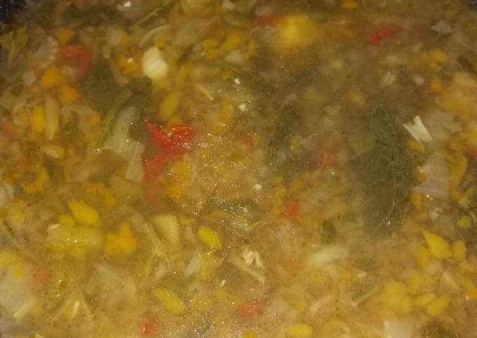 Sopa de verduras con carcasa de pollo Receta de Gracielaaaaa- Cookpad