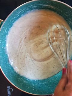 चीजी क्रीमी व्हाइट सॉस (Cheesy creamy white sauce recipe in Hindi) रेसिपी मुख्य फोटो
