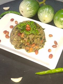 खानदेशी वांग्याचे भरीत (khandesi vangyache bharit recipe in marathi) रेसिपी चे मुख्य फोटो