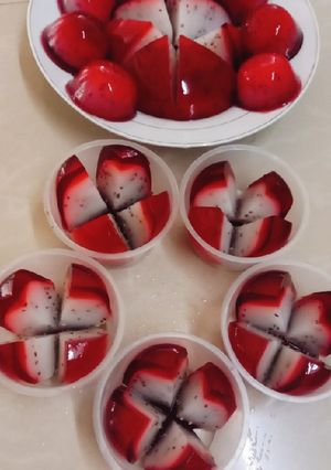Hình của món Jelly thanh long.