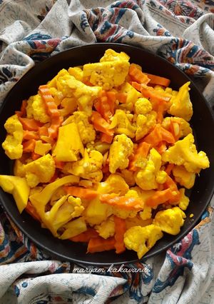 عکسی از دستور ترشی گل کلم زردچوبه ای