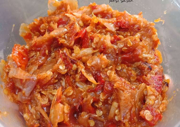 Bagaimana Membuat Sambal Bawang Darurat yang Menggugah Selera