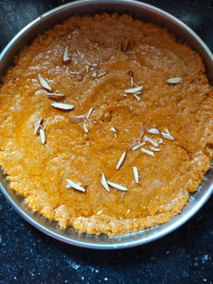 મોહન થાળ (Mohan Thal Recipe In Gujarati) રેસીપી મુખ્ય ફોટો