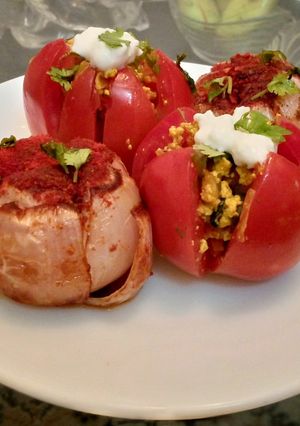 भरवाँ टमाटर (Bharwan tamatar recipe in hindi) रेसिपी मुख्य फोटो