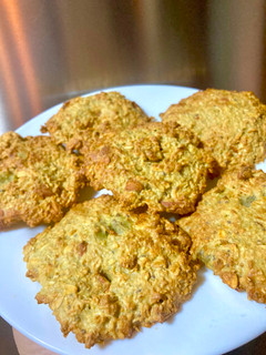 Una foto de Galletones de avena, kiwi y almendras