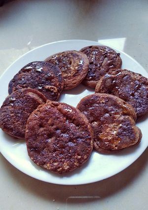 Una foto de Hotcakes de banana y cacao saludables