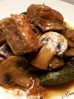 Una foto de Costillar de ternera con champiñones a las siete especias libanesas