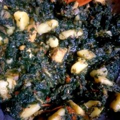 A picture of Aloo palak chicken.