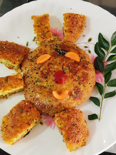 રવા હાંડવો (Rava Handwo recipe in Gujarati) રેસીપી મુખ્ય ફોટો
