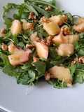 Rúcula con paraguayas y nueces