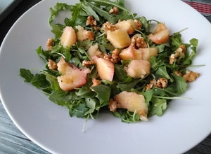 Foto principal de Rúcula con paraguayas y nueces