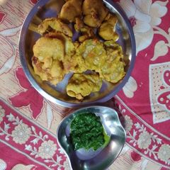 A picture of Aloo ke pakode.