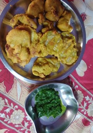 A picture of Aloo ke pakode.