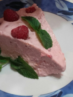 Habkönnyű málnás joghurttorta 🍰🍰🍰 recept fotója