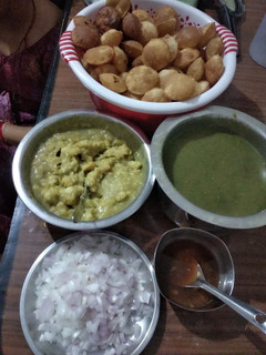 होममेड पानी पूरी (Homemade Pani Puri recipe in Hindi) रेसिपी मुख्य फोटो