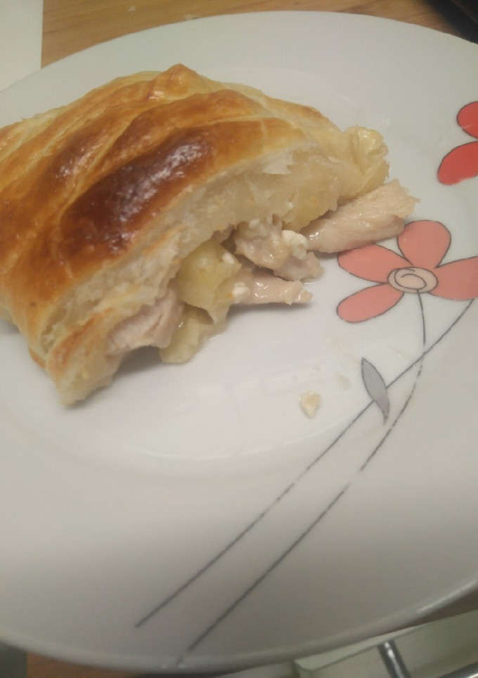 Una foto de Hojaldre pollo y manzana