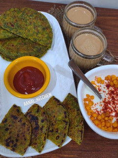 પાલક પનીર પરાઠા (Palak Paneer Paratha Recipe In Gujarati) રેસીપી મુખ્ય ફોટો