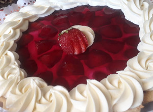 Una foto de Tarta de frutilla con gelatina