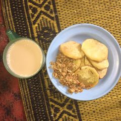 A picture of Egg sauce and fry yam.
