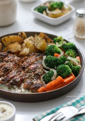 Foto resep Roasted Chicken w/ white sauce & vegetables