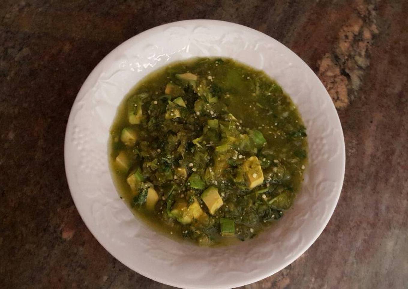 Salsa de tomates verdes con aguacate