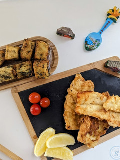 Foto de Filetes de peixe espada preto com milho frito