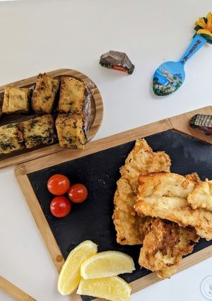 Foto de Filetes de peixe espada preto com milho frito