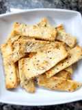 Palitos de queso y semillas de lino