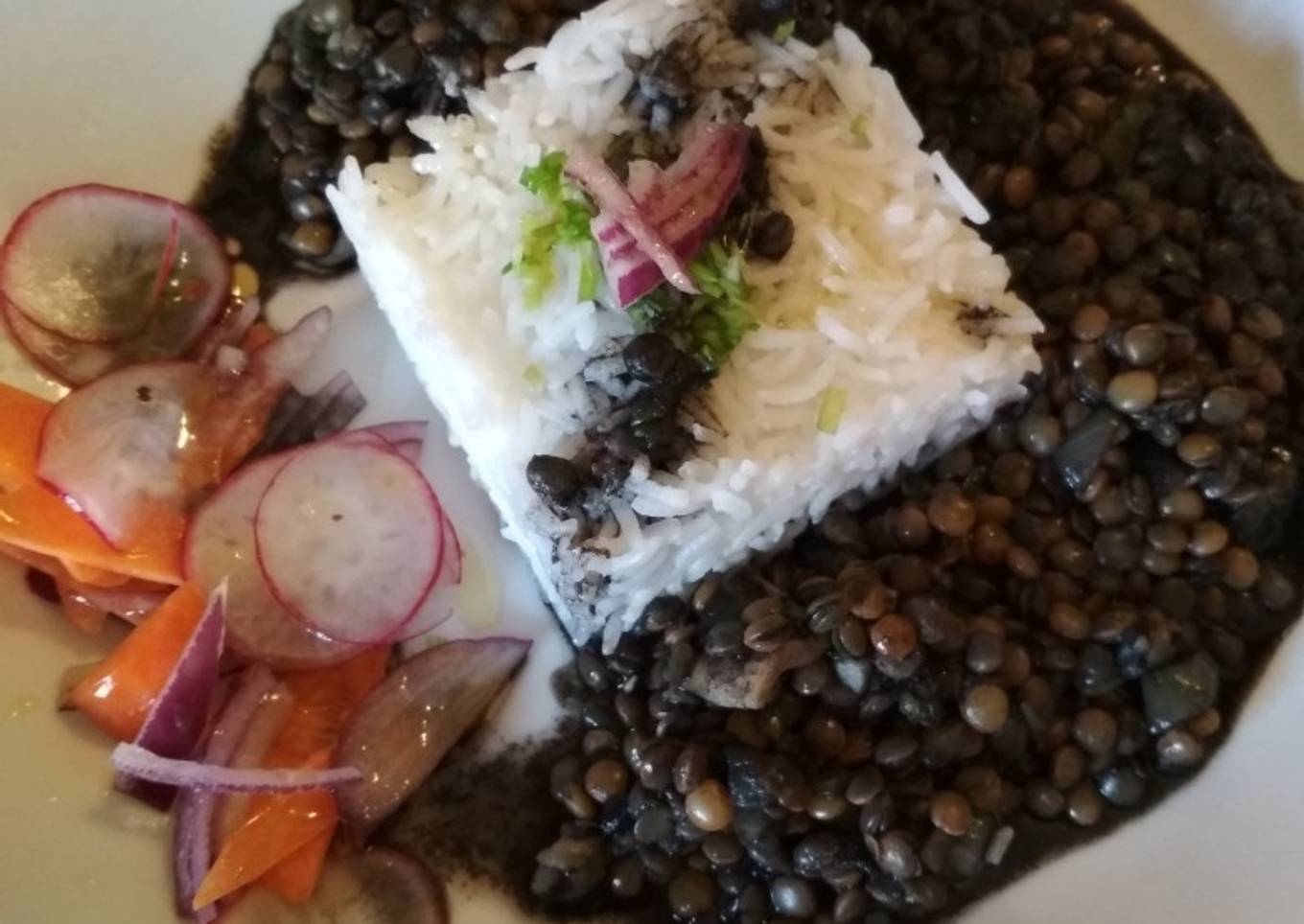 Lentejas negras al curry rojo