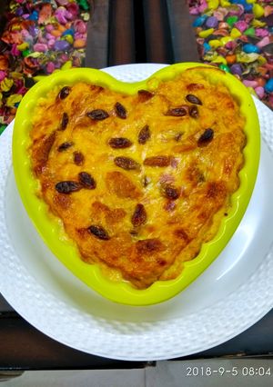 A picture of Raisin pudding.