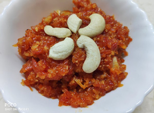 A picture of Gajar ka halwa or carrot halwa.