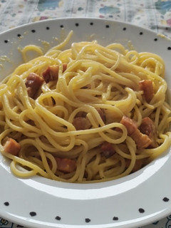 Una foto de Carbonara con huevo